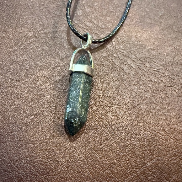 Elegant Black Stone Pendant Necklace - Picture 1 of 1